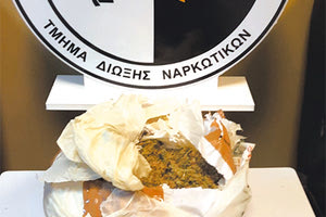 Κάνναβη: Τον άφησαν να παραλάβει το δέμα και τον έπιασαν κατά την έξοδο