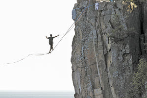 O 38χρονος έπεσε από μεγάλο ύψος (φωτο αρχείου)