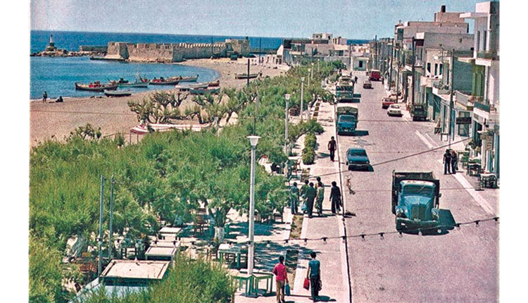 ΦΩΤΟΗΜΕΡΑΣ: Στην παραλία της Ιεράπετρας το 1970.