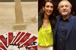 Πολύς κόσμος βρέθηκε στο επιτυχημένο 11ο Πανελλήνιο Φεστιβάλ Ερασιτεχνικού Θεάτρου Ιεράπετρας. Βρέθηκε εκεί άνθισμα συλλογικής προσπάθειας και κόπου θεατρικών ομάδων από τις Βρυξέλλες, τη Ν. Μάκρη, τη Παραμυθιά, τη Θεσσαλονίκη, τον Μαραθώνα, το Δίστομο και το Λαύριο. Μια εβδομάδα τέχνης χωρίς γεωγραφικά όρια. Και φυσικά το τίμησαν προσωπικότητες όπως ο Λάκης Λαζόπουλος, η βουλευτής Κατερίνα Σπυριδάκη κ.ά.