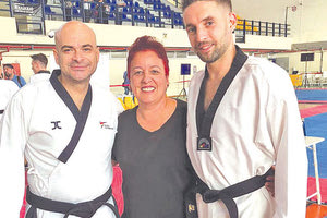 Η πρόεδρος του Μίνωα κ. Ξαξίρη με τους Μπεντούλη, Δημόπουλο