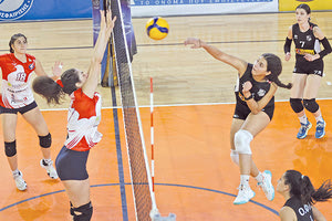 Η Πιτσούλη του ΟΦΗ σε φάση από το χθεσινό παιχνίδι με την Πετρούπολη