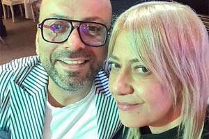 Ο κ. Ντελής με τη σύντροφό του Ουζίτ Ακνίν