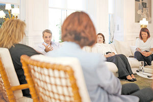 Ο Μητσοτάκης με γυναίκες καρκινοπαθείς