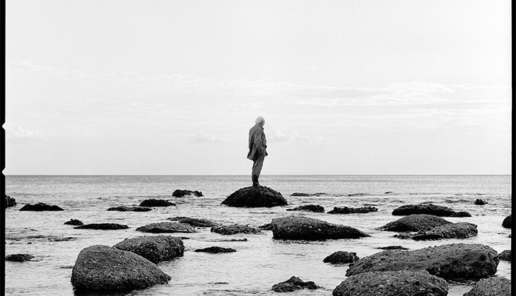 Έψαχνε πάντα το φως επισημαίνοντας ότι στο σκοτάδι της εποχής μας πρέπει να βρούμε τα φωτεινά μονοπάτια