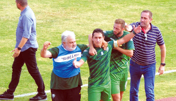 Ο Ροβίθης πανηγυρίζει το γκολ που πέτυχε κόντρα στον ΠΑΟ Β’