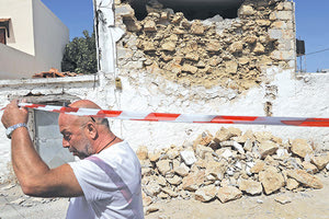 Η ΑΑΔΕ δεσμεύει από λογαριασμούς τα χρήματα της «Κρατικής Αρωγής» του Αρκαλοχωρίου σύμφωνα με επώνυμες καταγγελίες πολιτών