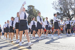 Πλήθος κόσμου στην μαθητική παρέλαση