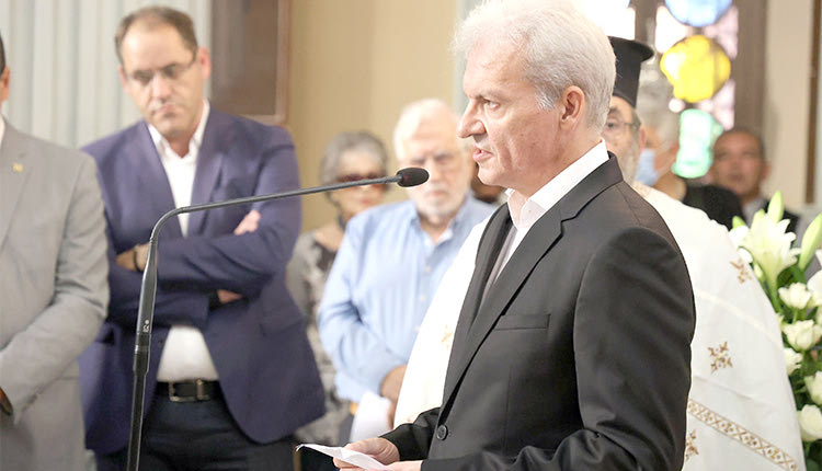 καλοκαιρινος Συγκίνησαν με τους επικήδειους 