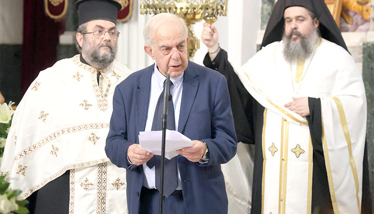 λαμπρινος Συγκίνησαν με τους επικήδειους 