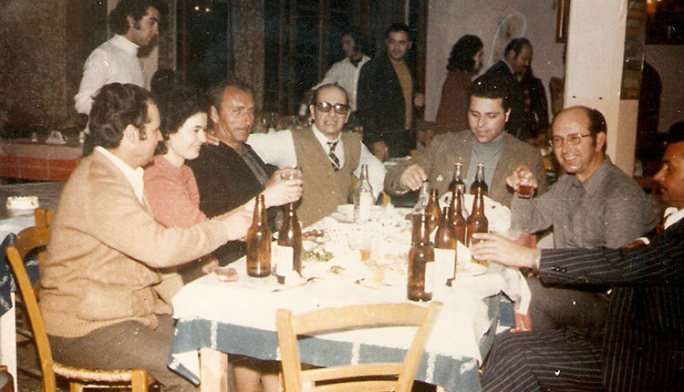   Νιώθω την ανάγκη να γράψω έστω και τώρα πολύ λίγα λόγια, για τον δευτεροξάδερφο Κωστή Φωτάκη του Μανωλιό από το Αποδούλου, κυρίως για τη μουσική του πορεία και τηv προσφορά του στην κρητική μουσική. Ίσως έπρεπε να το είχα κάνει νωρίτερα, μα ποτέ δεν είναι αργά.