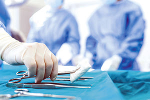 Αγώνας δρόμου για την αύξηση των χειρουργείων με απόφαση Χρυσοχοΐδη