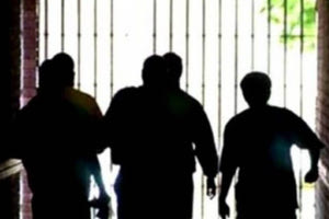 Στιγμές τρόμου για άνδρα στην Αλικαρνασσό όταν πέντε νεαροί εισέβαλαν στο σπίτι του τη νύχτα!