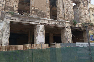 Την καθαίρεση του ορόφου του ιστορικού πρώην ξενοδοχείου Μίνως δρομολογεί ο Δήμος Ηρακλείου