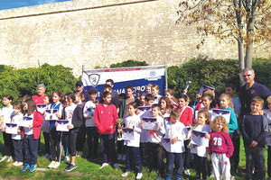 Μαθητές που συμμετείχαν στα παιχνίδια στίβου που έγιναν στα Ενετικά τείχη