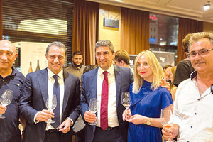 Οι οινοποιοί της Κρήτης και η έκθεση κρητικού κρασιού «ΟιΝοτικά» πήγαν  για 6η χρονιά στην Αθήνα για το ετήσιο ραντεβού τους με το κοινό της πρωτεύουσας στο ξενοδοχείο Athenaeum InterContinental, στη Λ. Συγγρού.