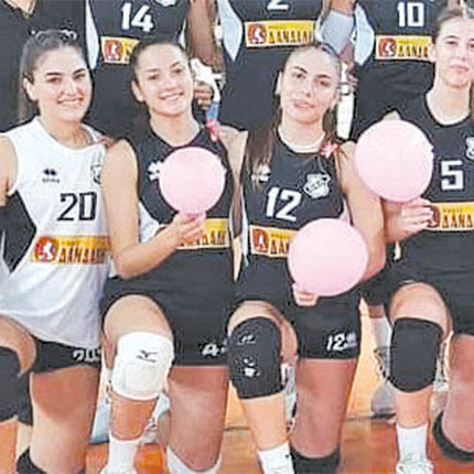 ΚΟΡΙΤΣΙΑ ΒΟΛΕΙ ΟΦΗ