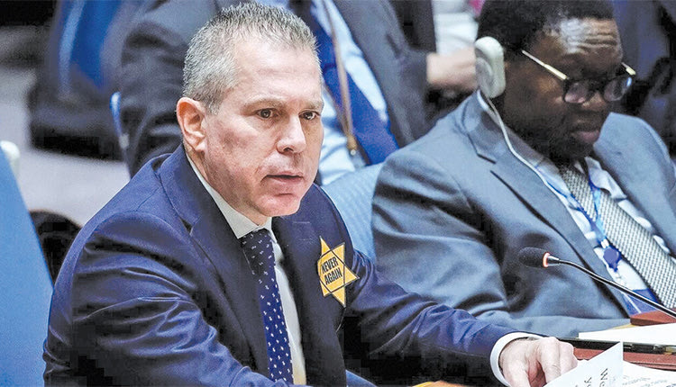 Ο Ισραηλινός πρέσβης στα Ηνωμένα Έθνη φόρεσε το κίτρινο αστέρι