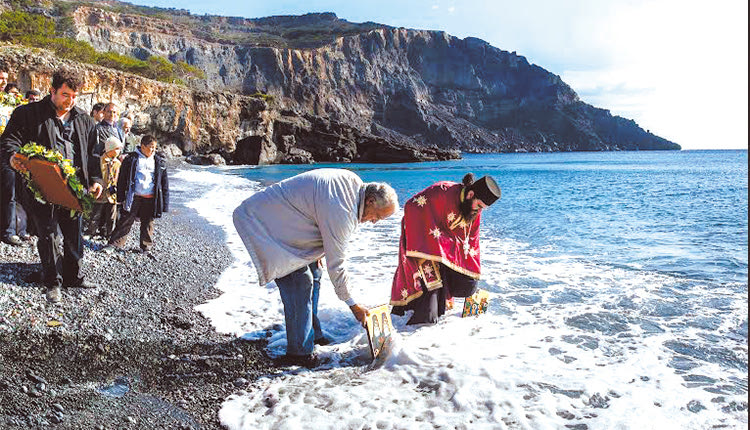 Ο ΝΙΚΟΣ ΨΙΛΑΚΗΣ ΣΤΗΝ “Π” ΜΕ ΑΦΟΡΜΗ ΤΗΝ ΕΚΘΕΣΗ ΦΩΤΟΓΡΑΦΙΑΣ ΠΟΥ ΕΓΚΑΙΝΙΑΖΕΤΑΙ ΣΗΜΕΡΑ
 ΣΤΗ ΒΑΣΙΛΙΚΗ ΤΟΥ ΑΓΙΟΥ ΜΑΡΚΟΥ ΓΙΑ ΤΑ ΕΘΙΜΑ ΤΟΥ ΝΗΣΙΟΥ ΜΑΣ
“Ήθελα να δείξω μιαν άλλη Κρήτη, 
την Κρήτη της καρδιάς μου”
