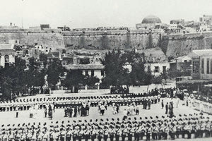 ΦΩΤΟΗΜΕΡΑΣ: ΕΚΤΕΛΕΣΗ θανατικής ποινής Τούρκων από αγγλικά στρατεύματα στο Ρέθυμνο (Φωτογραφία Γ. Παναγιωτάκηςß).