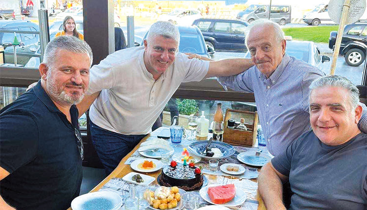 Γεύμα στον πρόεδρο της Επιτροπής Ποδοσφαίρου Γυναικών της ΕΠΟ, Κυριάκο Φύτρα, παρέθεσε αντιπροσωπεία του Ερασιτέχνη ΟΦΗ και της Διοικούσας Επιτροπής της ομάδας ποδοσφαίρου γυναικών του συλλόγου, με αφορμή την παρουσία του στο Ηράκλειο για τα παιχνίδια της Εθνι