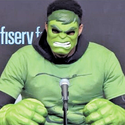 ντύθηκε χουλκ ο giannis