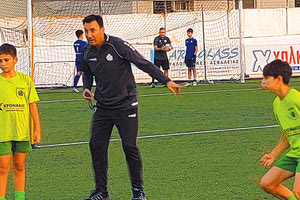 Ο Φραντζέσκος με τα παιδιά της Κ13 του ΠΟΑ