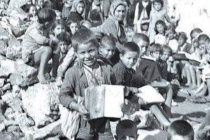 ΦΩΤΟΗΜΕΡΑΣ: ΑΠΟΣΤΟΛΙΑΝΟΙ μαθητές σχολείου, 1941, (φωτογράφος Ernst Weigt, αρχείο Fotothek, βιβλιοθήκη του Πανεπιστημίου Βερολίνου)