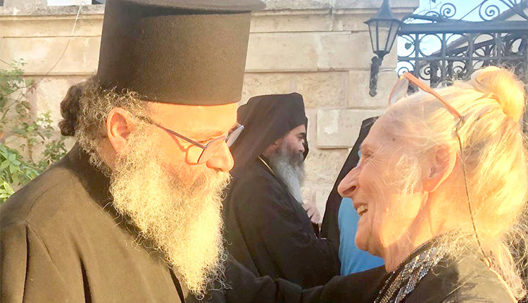 Συγκινημένος ο πατήρ Ζαχάρης, πατέρας του αρχιμανδρίτη Διονυσίου