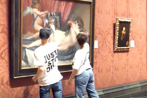 Δεν κρατιούνται οι ακτιβιστές ανά τον κόσμο εάν δεν κάνουν την ανοησία με τους πίνακες.