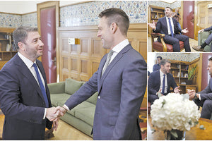 Η πρώτη Κασσελάκη-Ανδρουλάκη έβγαλε αμηχανία και... ειδήσεις