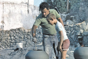 ΦΩΤΟΗΜΕΡΑΣ:Οι αγγειοπλάστες στις Μαργαρίτες το 1979, αρχείο Fotothek, Βιβλιοθήκη του Πανεπιστημίου Βερολίνου.