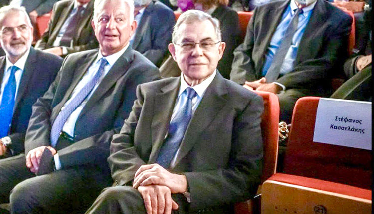 Έντονες αντιδράσεις για την απουσία και τις δηλώσεις Κασσελάκη στον απόηχο της τιμητικής εκδήλωσης για τον Κώστα Σημίτη.