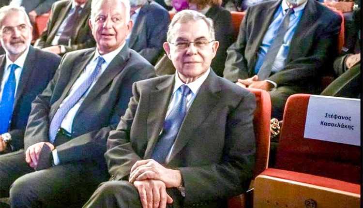 Έντονες αντιδράσεις για την απουσία και τις δηλώσεις Κασσελάκη στον απόηχο της τιμητικής εκδήλωσης για τον Κώστα Σημίτη.