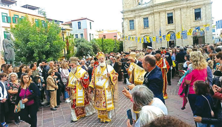 ΠΑΡΟΥΣΙΑ ΤΟΥ ΠΕΡΙΦΕΡΕΙΑΡΧΗ ΚΑΙ ΠΛΗΘΟΥΣ ΠΙΣΤΩΝ
Τα Χανιά γιόρτασαν τα Εισόδια της Θεοτόκου 