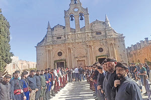 Ο ΠΕΡΙΦΕΡΕΙΑΡΧΗΣ ΣΤΙΣ ΕΚΔΗΛΩΣΕΙΣ ΓΙΑ ΤΟ ΟΛΟΚΑΥΤΩΜΑ ΤΟΥ ΑΡΚΑΔΙΟΥ Με λαμπρότητα τιμήθηκε η 157η επέτειος στο Ρέθυμνο και την ιστορική Μονή