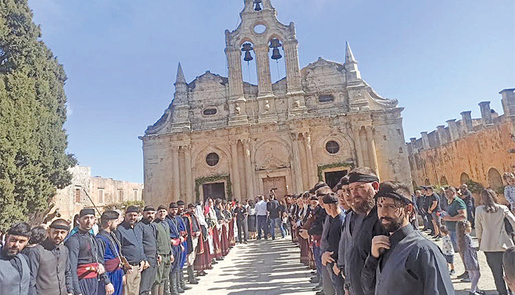 Ο ΠΕΡΙΦΕΡΕΙΑΡΧΗΣ ΣΤΙΣ ΕΚΔΗΛΩΣΕΙΣ ΓΙΑ ΤΟ ΟΛΟΚΑΥΤΩΜΑ ΤΟΥ ΑΡΚΑΔΙΟΥ Με λαμπρότητα τιμήθηκε η 157η επέτειος στο Ρέθυμνο και την ιστορική Μονή