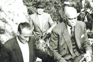 ΦΩΤΟΗΜΕΡΑΣ: Αρκάδι 1951. Ο τότε πρωθυπουργός Νικόλαος Πλαστήρας επισκέ- πτεται το Ιστορικό Μοναστήρι.