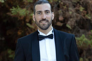 Ο ΓΝΩΣΤΟΣ ΗΡΑΚΛΕΙΩΤΗΣ ΒΑΘΥΦΩΝΟΣ ΜΙΛΑ ΓΙΑ ΟΛΑ ΣΤΗΝ “Π” Συνδυάζεται η όπερα με τη δικηγορία; Ο Μάνος Χριστοφακάκης απαντά