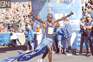 Ο Κενυάτης Κίπτο έκοψε πρώτος το νήμα στον Μαραθώνιο