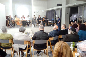 ΣΤΗΝ ΚΑΤΑΜΕΣΤΗ ΑΙΘΟΥΣΑ ΤΟΥ ΠΟΛΥΚΕΝΤΡΟΥ Παρουσιάστηκε το βιβλίο «Αροδαμοί κι αγκαραθιές»