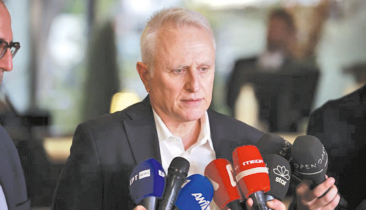 Αντίδραση και από Ραγκούση