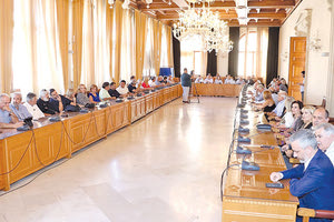 Εν μέσω αντιδράσεων η σημερινή συζήτηση στο Δημοτικό Συμβούλιο για τις αυξήσεις των τελών