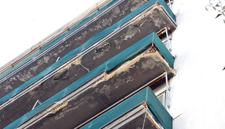 Το σημείο τηςαποκόλλησης τμήματος του μπαλκονιού 