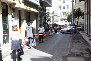 Με κορδέλες αποκλείστηκε το τμήμα όπου αποκολλήθηκε το μπαλκόνι