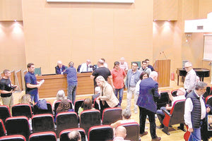 ΤΟ ΗΘΙΚΟ, ΤΟ ΝΟΜΙΜΟ, Η ΜΕΓΑΛΗ ΑΥΞΗΣΗ ΚΑΙ ΤΟ ΠΟΛΙΤΙΚΑ ΟΡΘΟ Οι αντιδράσεις έφεραν αναβολή της συζήτησης για τα δημοτικά τέλη