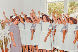 Η Ζαχαρένια Θεοφανάκη στην ορκωμοσία της Σχολής με τα υπόλοιπα κορίτσια από διάφορες περιοχές της Κρήτης