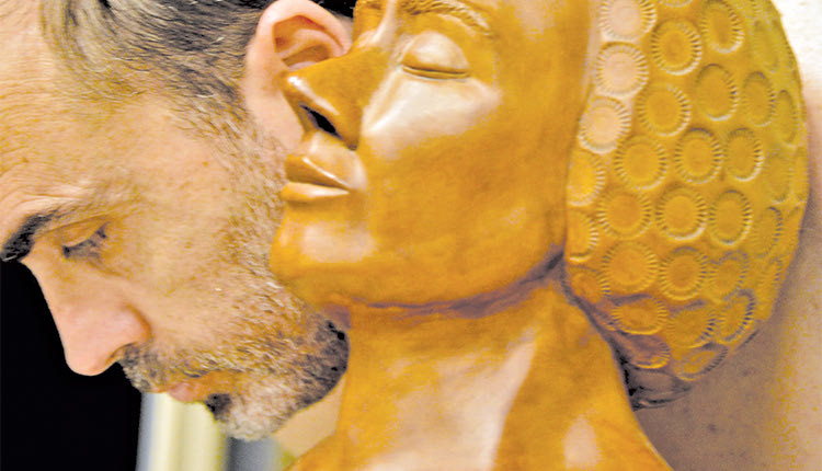 ΣΤΕΛΙΟΣ ΒΙΣΚΑΔΟΥΡΑΚΗΣ: Η βία πίσω από τις σιωπές