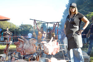 Η ΕΛΛΑΔΑ ΓΙΑ ΠΡΩΤΗ ΦΟΡΑ ΣΕ ΠΑΓΚΟΣΜΙΟ ΠΡΩΤΑΘΛΗΜΑ BBQ ME TH ΜΥΡΣΙΝΗ ΛΑΜΠΡΑΚΗ Η ΟΠΟΙΑ ΜΙΛΑ ΣΤΗΝ «Π» «Η Ελλάδα έως τώρα δεν υπάρχει στο γαστρονομικό χάρτη της φωτιάς»