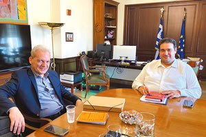 Στην Αθήνα βρέθηκε την Παρασκευή ο Αλέξης Καλοκαιρινός, πραγματοποιώντας συναντήσεις εργασίας με τον Αναπληρωτή Υπουργό Εσωτερικών Θόδωρο Λιβάνιο, τον Γενικό Γραμματέα του Υπουργείου Εσωτερικών Μιχάλη Σταυριανουδάκη και τον Γενικό Γραμματέα Συντονισμού Διαχείρισης Αποβλήτων στο Υπουργείο Περιβάλλοντος Μανώλη Γραφάκο.